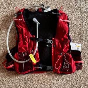 New with tags Nathan Vaporair 2.0 7L L-XXL